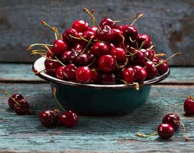 Kissel from fresh, frozen or canned cherries with starch Kissel from frozen cherries
